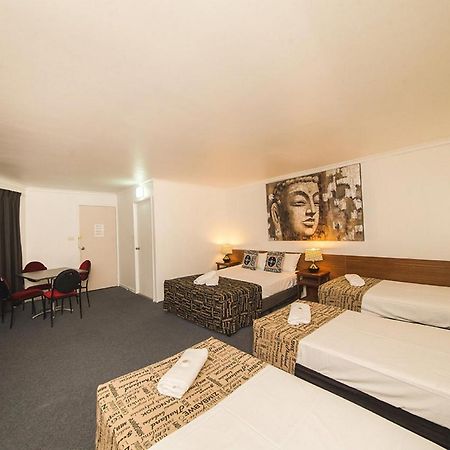 Hampton Villa Motel Rockhampton Bagian luar foto