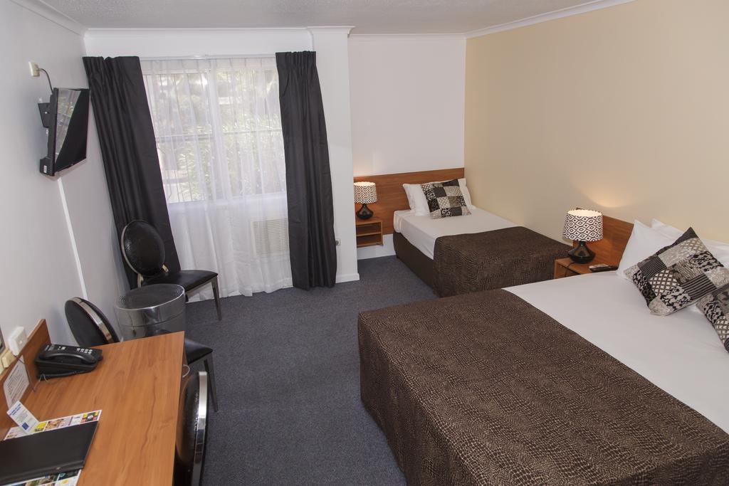Hampton Villa Motel Rockhampton Bagian luar foto