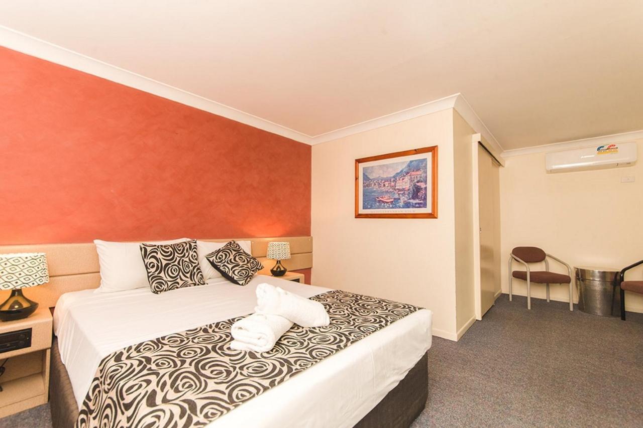 Hampton Villa Motel Rockhampton Bagian luar foto