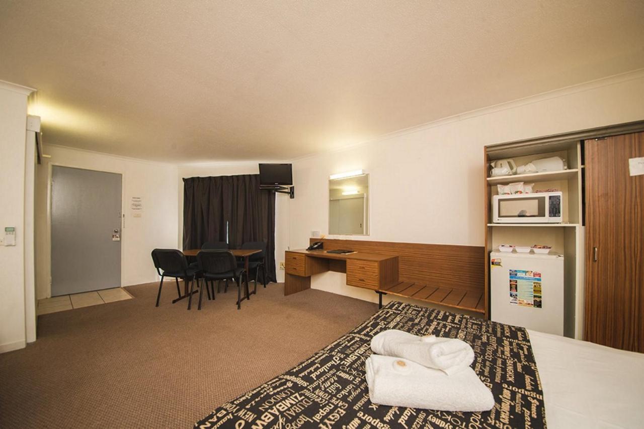 Hampton Villa Motel Rockhampton Bagian luar foto